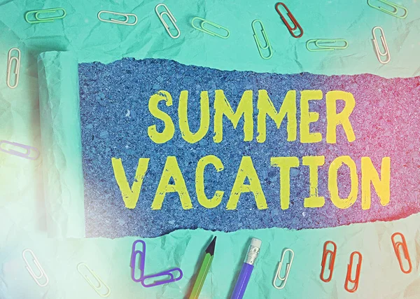 Escritura manual conceptual que muestra las vacaciones de verano. Texto de la foto de negocios varios viajes cortos que tienen lugar en la temporada más caliente . — Foto de Stock