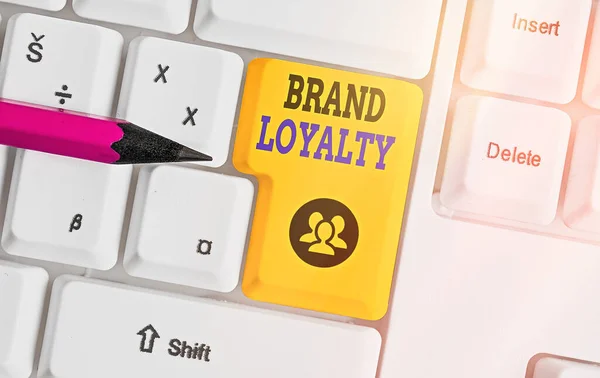 Handschrift tekst schrijven Brand Loyalty. Concept betekent positieve gevoelens voor een merk en koop hetzelfde product. — Stockfoto