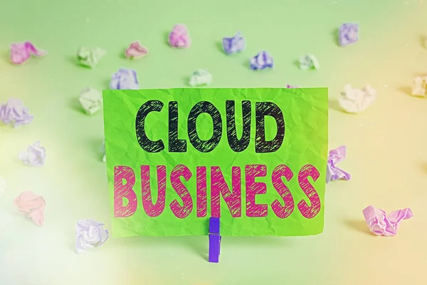Pisanie notatki pokazującej Cloud Business. Biznesowe zdjęcie prezentujące świadczenie usług przez Internet udostępnianych użytkownikom. — Zdjęcie stockowe
