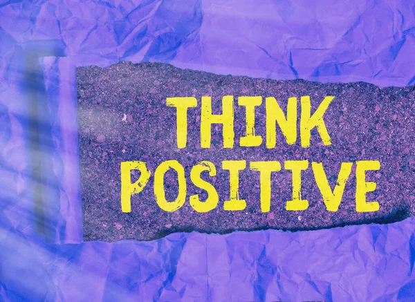 Segno di testo che mostra Think Positive. Foto concettuale che crea pensieri che incoraggiano e aiutano a ricaricare un individuo . — Foto Stock