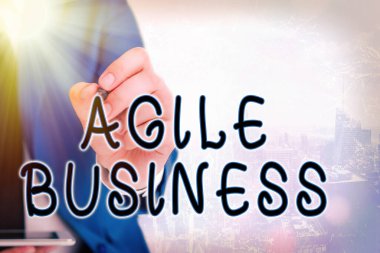 Sözcük yazmak Agile Business. Piyasaya hızlı uyum sağlama becerisi konsepti eğilimdir.
