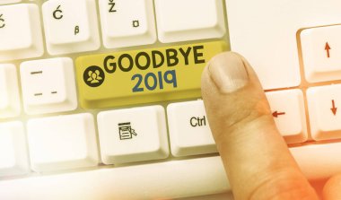 Elveda 2019 'u gösteren bir not yazıyorum iş fotoğrafı sergisi hoş geldiniz ve yeni yılı kutluyoruz ve merhaba 2020.