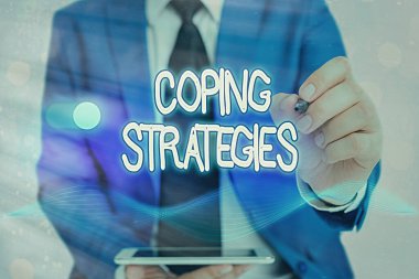 Coping Stratejilerini gösteren bir not yazıyorum. Genel plan ya da bir şeyler başarmak için planlar sergilenen iş fotoğrafları.