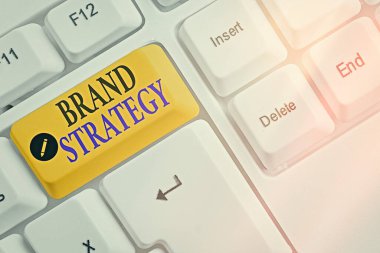 Marka Stratejisini gösteren metin işareti. İyi bir ürünün geliştirilmesi için uzun vadeli kavramsal fotoğraf planı uygulandı.