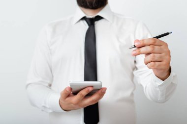 Model Giyinen İşletme Giyimi Değişik Açı Atışlar Tutucu Boş Not Defteri Kağıt Aksesuarları ve Modern Gadget