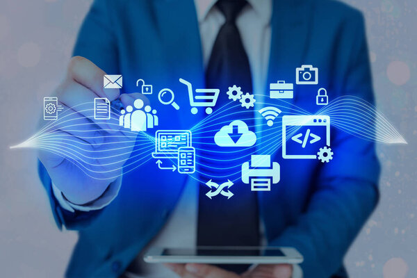 Информационная компьютеризация с инфографическими элементами и плоскими иконками. Последние цифровые технологии, социальные медиа, сетевые подключения и коммуникации, бизнес, финансовая концепция
.