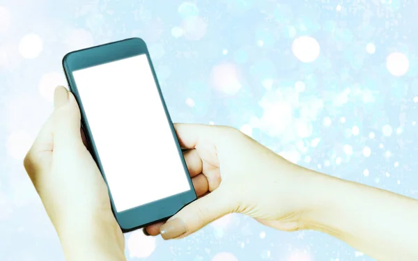 Vista de cerca de los dispositivos portátiles de teléfonos inteligentes con pantalla abierta blanca Espacio en blanco para burlarse bajo fondo colorido de Bokeh — Foto de Stock