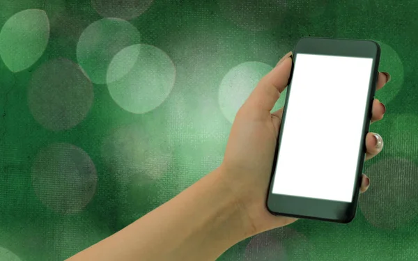 Vista de cerca de los dispositivos portátiles de teléfonos inteligentes con pantalla abierta blanca Espacio en blanco para burlarse bajo fondo colorido de Bokeh —  Fotos de Stock