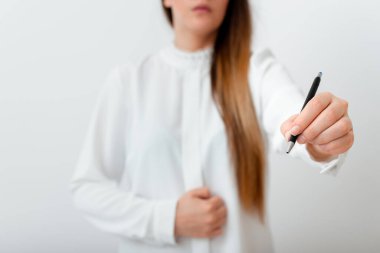 Model Giyinen İşletme Giyimi Değişik Açı Atışlar Tutucu Boş Not Defteri Kağıt Aksesuarları ve Modern Gadget