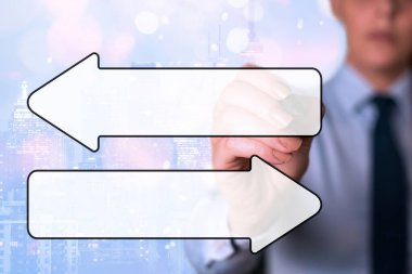 Bireysel bir şüphe, iki seçenek arasında seçim yapmak zorunda kalmak karşı istikameti işaret eden oklarla gösterilir. Rekabet Metaforu Değişen Görünümlerdeki Rekabetçilik Sembolü.