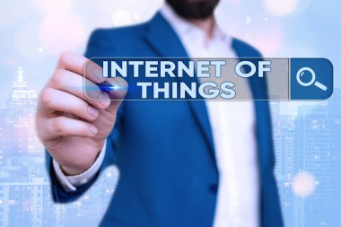 İnternet 'ten mesaj yazıyorum. Ağ bağlantıları için iş konsepti yenilikçi üretim ve akıllı sanayi.