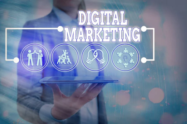 Signo de texto que muestra Marketing Digital. Promoción fotográfica conceptual de productos o marcas utilizando dispositivos electrónicos . — Foto de Stock