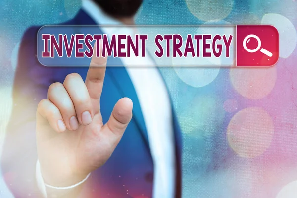 Scrivere testi a mano Strategia di investimento. Concetto che significa ciò che guida una decisione dell'investitore basata sul rischio obiettivi ecc . — Foto Stock