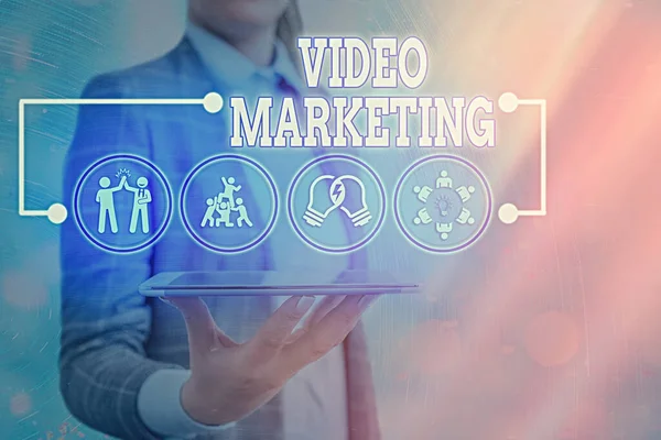 Signo de texto que muestra Video Marketing. Foto conceptual usando videos para promocionar y comercializar su producto o servicio . —  Fotos de Stock