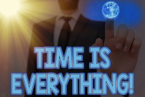 Manuscrito de texto escrevendo Time Is Everything. Conceito significado significado do tempo influenciar grandemente o resultado de um evento Elementos desta imagem fornecida pela NASA . — Fotografia de Stock