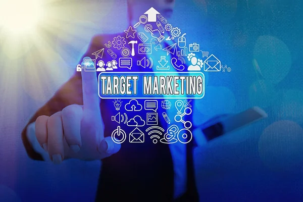 Konceptualne ręczne pisanie pokazujące Target Marketing. Biznes photo text marketer s jest najważniejszym zadaniem wykorzystywanym również w strategii zakupu Informacje Digital technology network infographic elements. — Zdjęcie stockowe