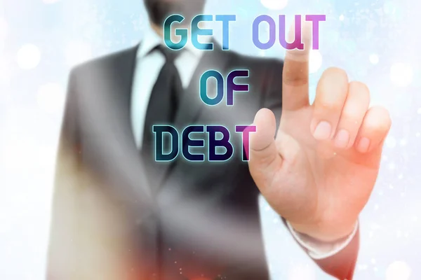 Escribiendo una nota que muestra Get Out Of Debt. Foto de negocios mostrando hábito cambiante de gasto Aprende a presupuestar Priorizar deudas . — Foto de Stock