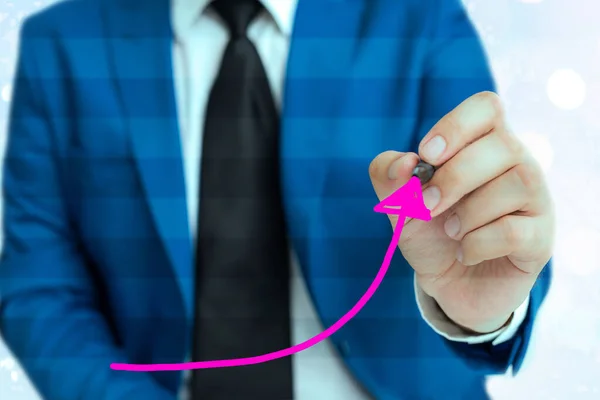 Ilustración de la curva de la punta de flecha que enfrenta el aumento ascendente que denota el desarrollo de la mejora del logro del éxito. Gráfico de flecha digital simboliza el crecimiento —  Fotos de Stock