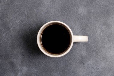 Farklı Renk Etiketi Notları. Kağıt Defteri Aksesuarları ve Okul Malzemeleri Modern Gadget 'lar Farklı Arkaplanda Ayarlandı