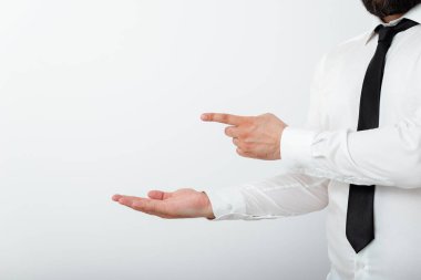 Model Giyinen İşletme Giyimi Değişik Açı Atışlar Tutucu Boş Not Defteri Kağıt Aksesuarları ve Modern Gadget