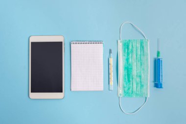 Profesyonel Sağlık Kontrolü için Not Defteri olan Önleyici Tıbbi Ekipman. Sağlık Koruma ve Etkili Dokunulmazlık Konsepti