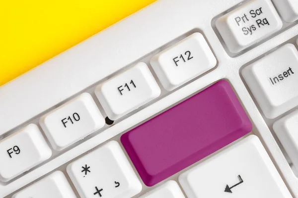 Re-colored PC mock-up keyboard with empty copy space arranged above background copy-space.Business concept with notes and pc keyboard. Blank mockup space for promotional content — Stock Photo, Image