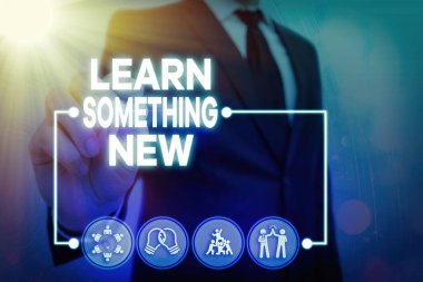 Yeni Bir Şey Öğren 'i gösteren bir not yazıyorum. İş fotoğrafı sergisi Kazanç farklı eğitim, bilgi ve beceriler edindi.