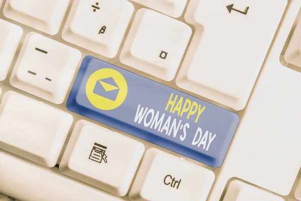 Textskylt som visar Happy Woman S Day. Konceptuellt foto för att fira kärnan i varje kvinna runt om i världen. — Stockfoto
