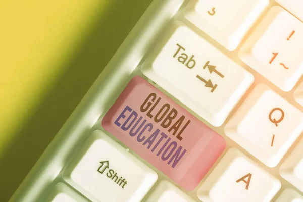 Skriftlig anteckning som visar Global Education. Företagsfoto visa upp tvärvetenskapliga förhållningssätt till lärande koncept som behövs. — Stockfoto