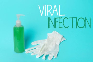 Viral enfeksiyonu gösteren kavramsal el yazısı. Zararlı virüsün çoğaltılmasından kaynaklanan hücrelere yapılan iş fotoğrafı metni spesifik saldırı..