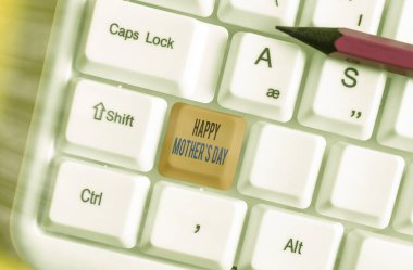 Anneler Günü 'nü gösteren kavramsal el yazısı. Anneliğin onuruna düzenlenen iş fotoğrafı sergisi toplumda büyük bir etkiye sahiptir..