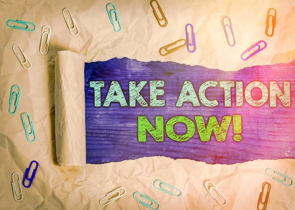 Texto de escrita de palavras Take Action Now. Conceito de negócio para fazê-lo agora Resposta Imediatamente Algo precisa ser feito com urgência . — Fotografia de Stock