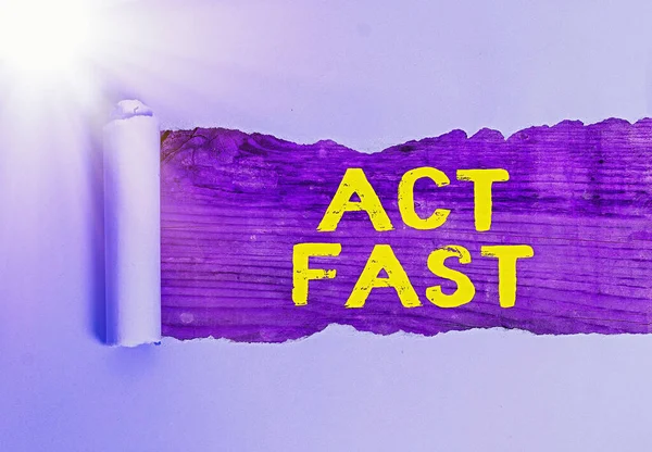 Tekst teken toont Act Fast. Conceptuele foto met de mogelijkheid om een snelle en dringende reactie te leveren. — Stockfoto