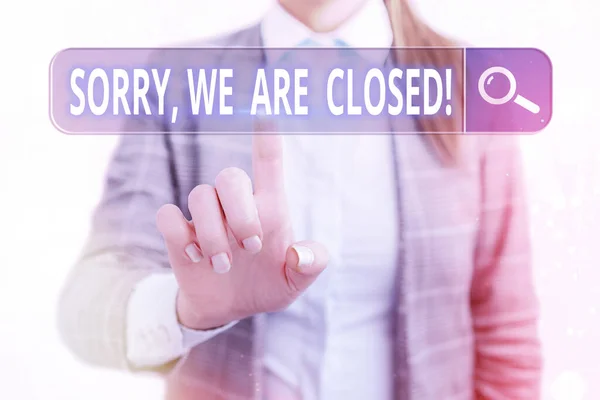 単語の書き込みテキスト申し訳ありません、私たちは閉じました。特定の時間のためのビジネスをシャットダウンするための謝罪のためのビジネスコンセプトウェブ検索デジタル情報未来的な技術ネットワーク接続. — ストック写真