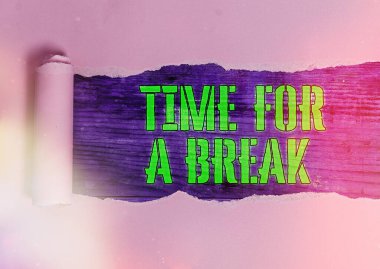 Kelime yazma molası zamanı. İşçilerin kısa bir süre için çalışmayı bıraktığı bir program için iş kavramı.