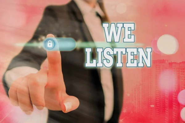 Scrittura concettuale a mano che mostra We Listen. Foto aziendale in mostra un'organizzazione disposta a prestare attenzione offrendo le loro orecchie. — Foto Stock