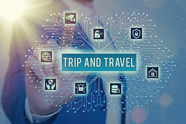 Szöveges jel mutatja Trip és Utazás. Fogalmi fotó híres tereptárgyak és turisztikai célpontok tervezése. — Stock Fotó