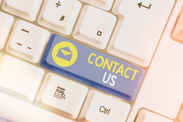 Tanda SMS menunjukkan kontak kita. Informasi kontak foto konseptual yang disediakan untuk membantu kebutuhan pelanggan. — Stok Foto