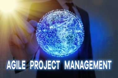 El yazısı metni Agile Proje Yönetimi. NASA tarafından desteklenen bu görüntünün geleneksel ve modern teknoloji elementlerinin kavramsal anlamı yönetim metodolojisi.
