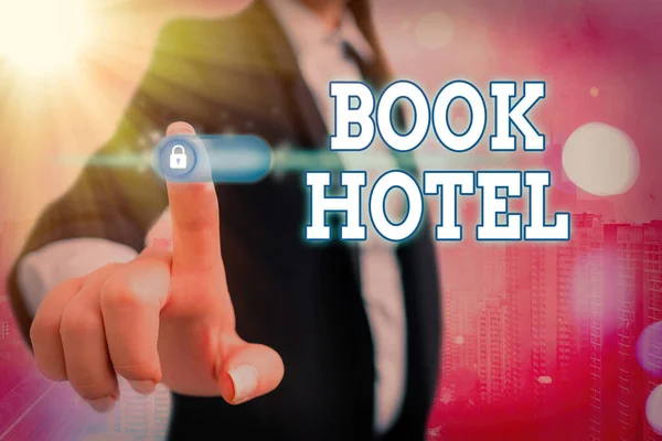 Εννοιολογική γραφή χέρι δείχνει Book Hotel. Επαγγελματική φωτογραφία προβάλλοντας κράτηση καταλύματος που καταβάλλεται σε βραχυπρόθεσμη βάση εκ των προτέρων. — Φωτογραφία Αρχείου