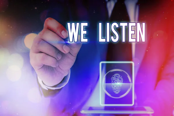 Levelet írunk a We Listen-ről. Üzleti fotó bemutatja a szervezet hajlandó figyelni azáltal, hogy a füle. — Stock Fotó