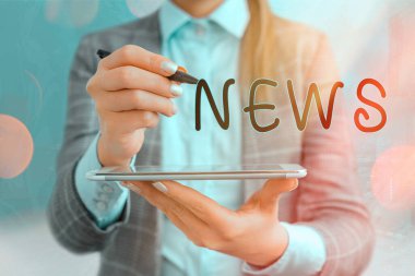 Haberleri gösteren bir mesaj. Kavramsal fotoğraf dünyanın dört bir yanındaki kaynaklardan gelen bilgileri güncelliyor..