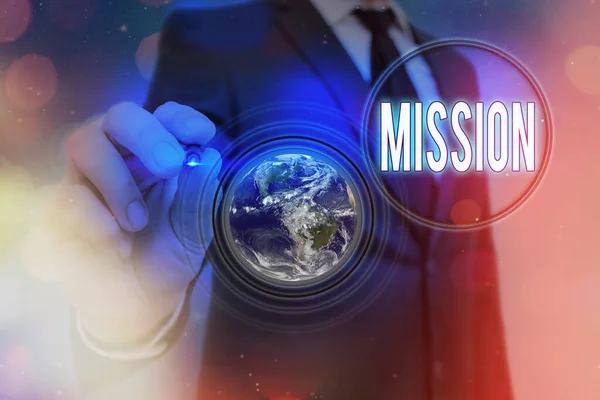 Schreiben Notiz zeigt Mission. Business-Foto präsentiert wichtige Aufgabe gegeben sind, eine zu tun, die Reisen Elemente dieses Bildes von der NASA geliefert beinhaltet. — Stockfoto