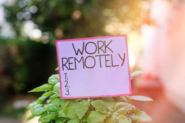 Konzeptionelle Handschrift, die Arbeit aus der Ferne zeigt. Geschäftliches Foto, das einen frischen Arbeitsstil zeigt, bei dem die Mitarbeiter ihre Arbeit abseits der Öffentlichkeit erledigen. — Stockfoto