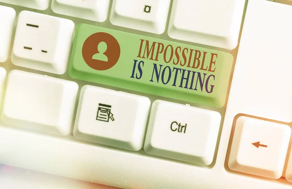 Tekst schrijven Impossible Is Nothing. Bedrijfsconcept voor gemotiveerd om ondanks uitdagingen iets te bereiken. — Stockfoto