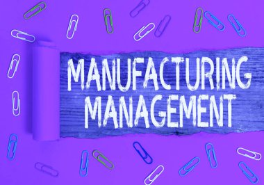 İmalat Yönetimini gösteren metin işareti. Ürünlerin nasıl üretildiğini tanımlamak için kullanılan kavramsal fotoğraf yöntemleri.