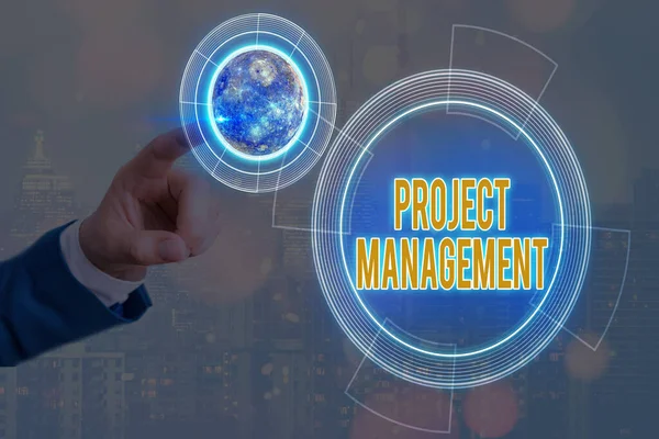 Conceptuele handschrift toont Project Management. Business foto tekst praktijk van het werk van een team om specifieke doelen te bereiken Zonnestelsel beeld. Elementen van deze afbeelding geleverd door NASA. — Stockfoto