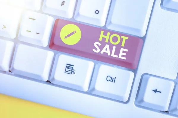 Konceptuell handstil som visar Hot Sale. Business foto text en mycket bra rabatt på objekt visas under en begränsad tid. — Stockfoto