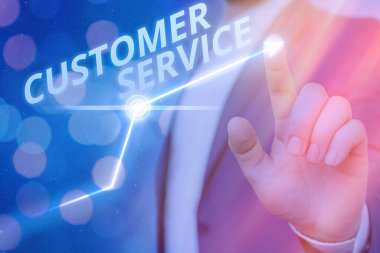 Müşteri hizmetlerini gösteren bir not yazıyorum. İş fotoğraflarında, destek sunan tüketicilerle doğrudan etkileşim.