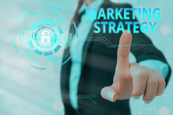 Signo de texto que muestra estrategia de marketing. Plan de acción de fotografía conceptual diseñado para promover y vender productos . — Foto de Stock